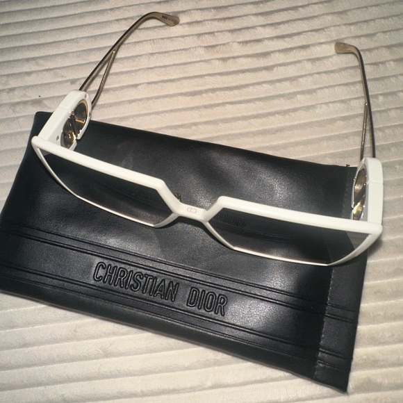 Dior Brown and White Oversized Sunglasses - Picture 5 of 5